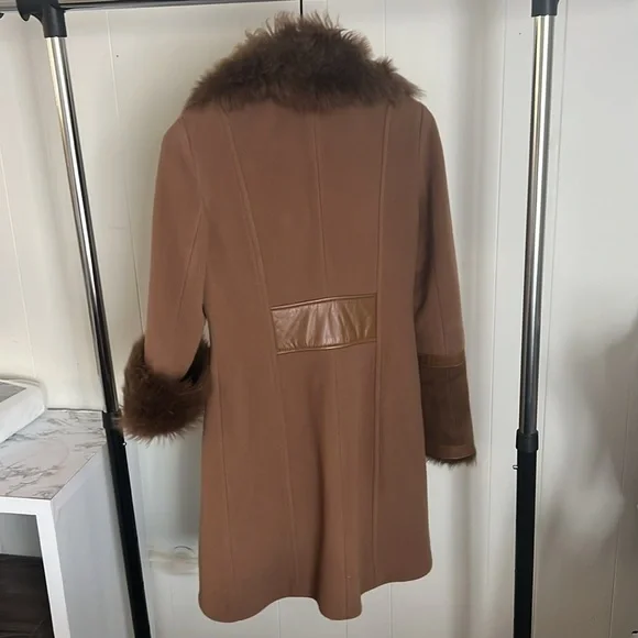 Mackage fitted double breasted wool coat with leather and fur trimmings. Small - Picture 4 of 6